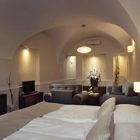 Ambassador מלון קושיצה