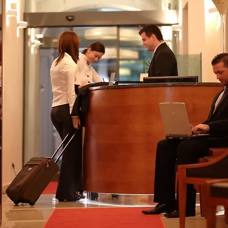 מלון Ambassador 4*