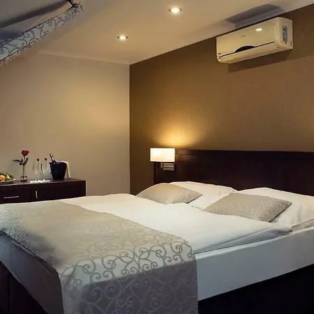 מלון Ambassador 4*