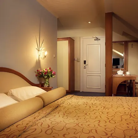 Ambassador Hotel 4*